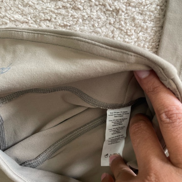 ALO Yoga High-Waist Moto Leggings - Gravel/Gravel Glossy - Picture 7 of 9